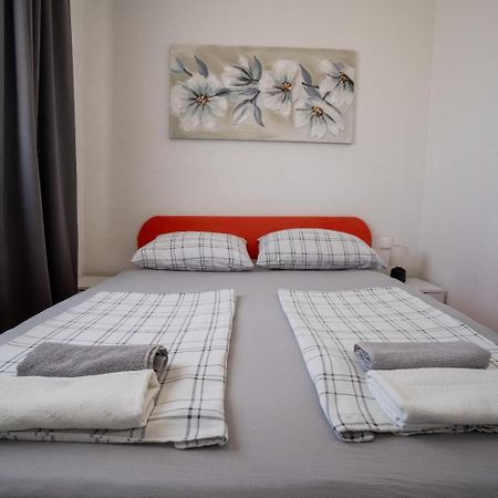Apartments Pavic Vir Bagian luar foto
