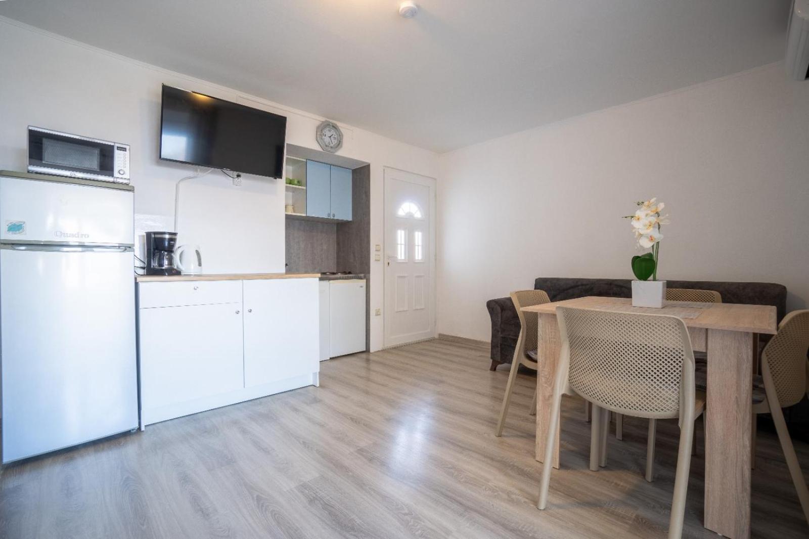 Apartments Pavic Vir Bagian luar foto
